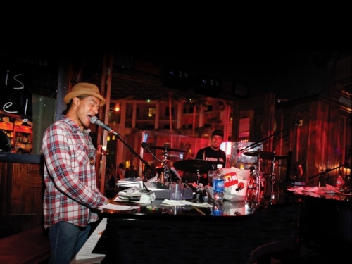 ???-????????? HOWL AT THE MOON